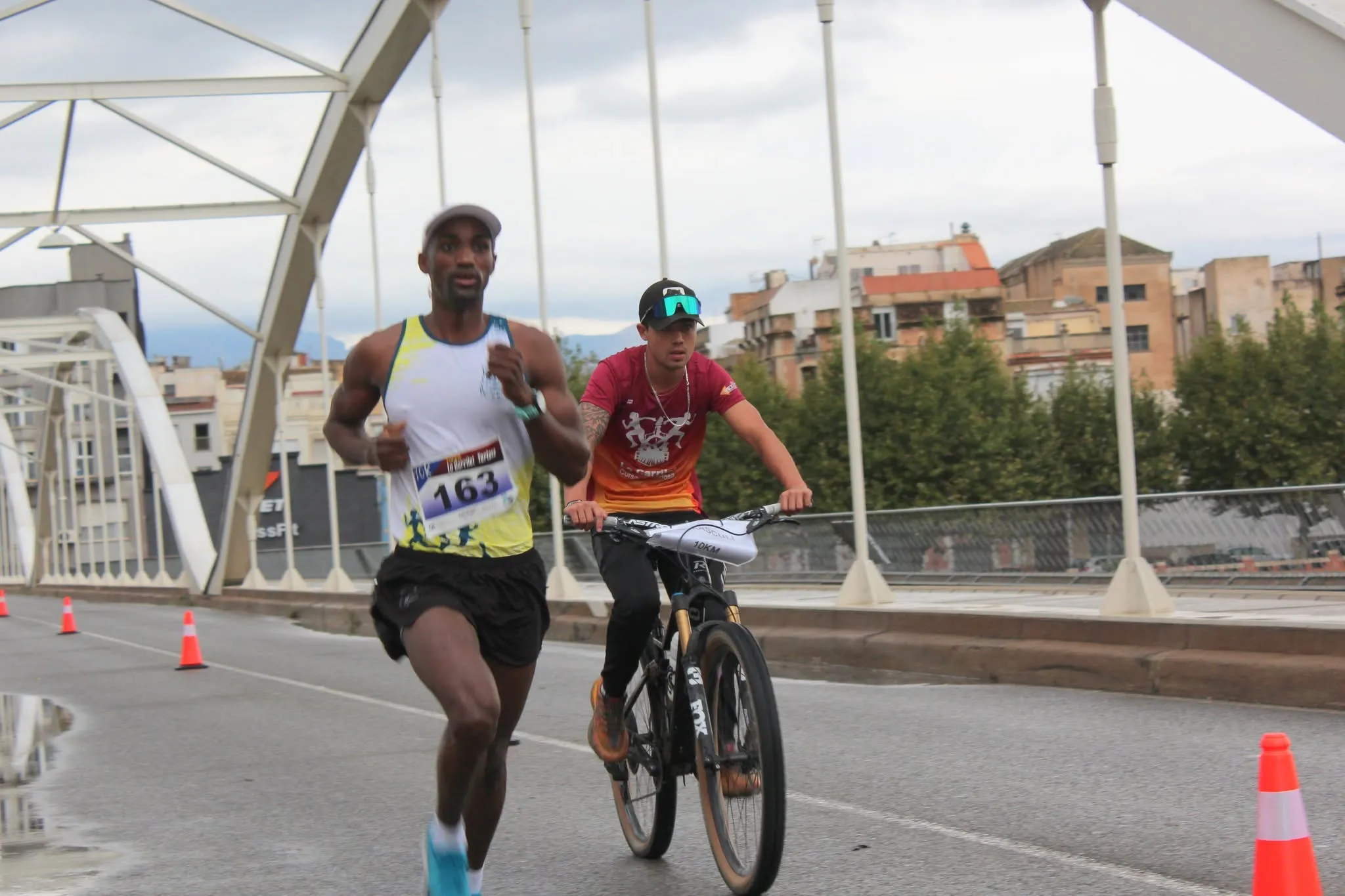 Corredor a la Cursa Lo Carrilet 10K al Pont de Tortosa